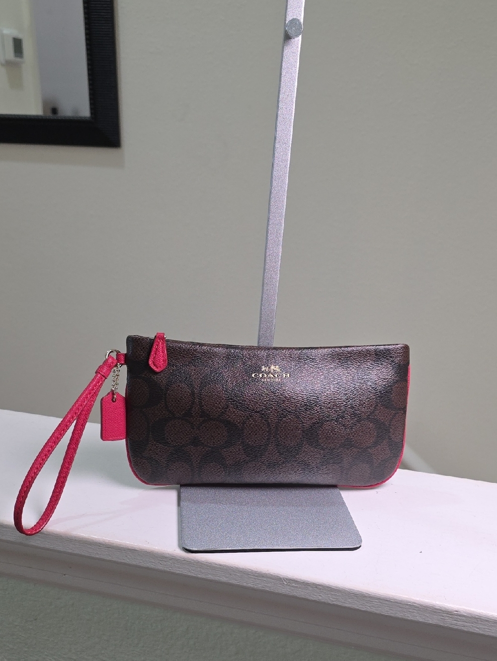 COACH F65748 Brown/Black Signature Print w/ Red Trim Large Wristlet EUC